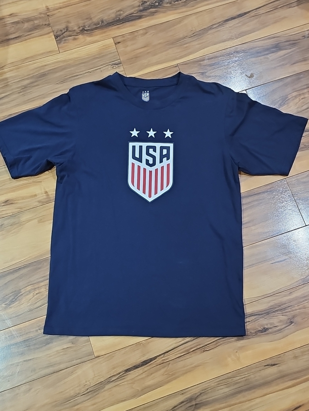 USA Soccer Crest Short Sleeve Adult's Medium T-Shirt - Navy